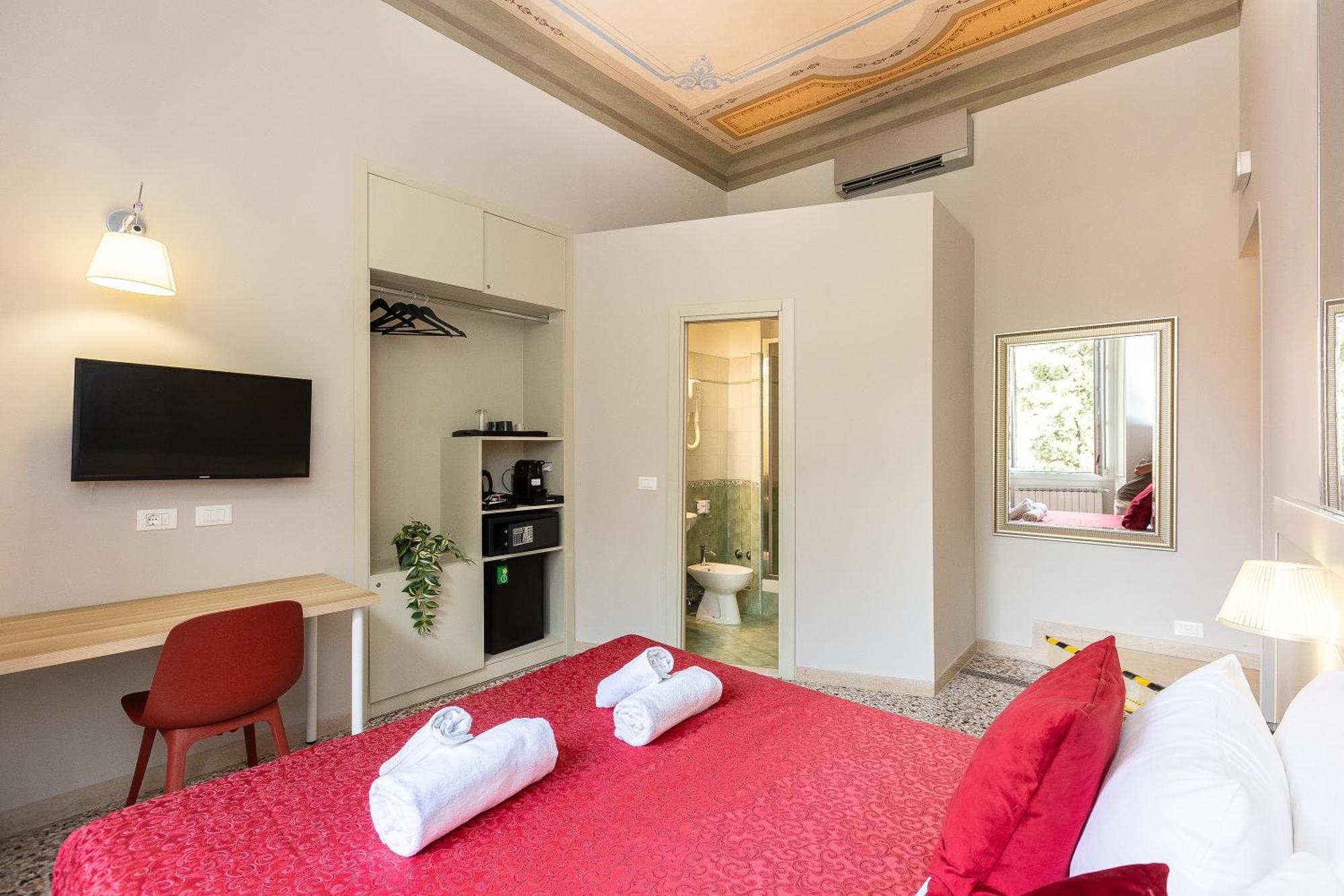 Iron Cityaus Termini Рим Экстерьер фото