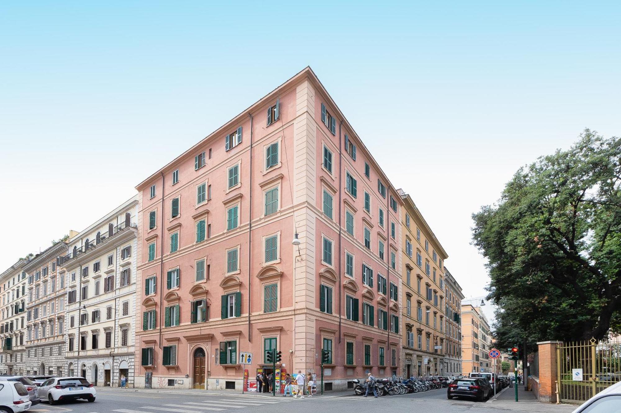 Iron Cityaus Termini Рим Экстерьер фото