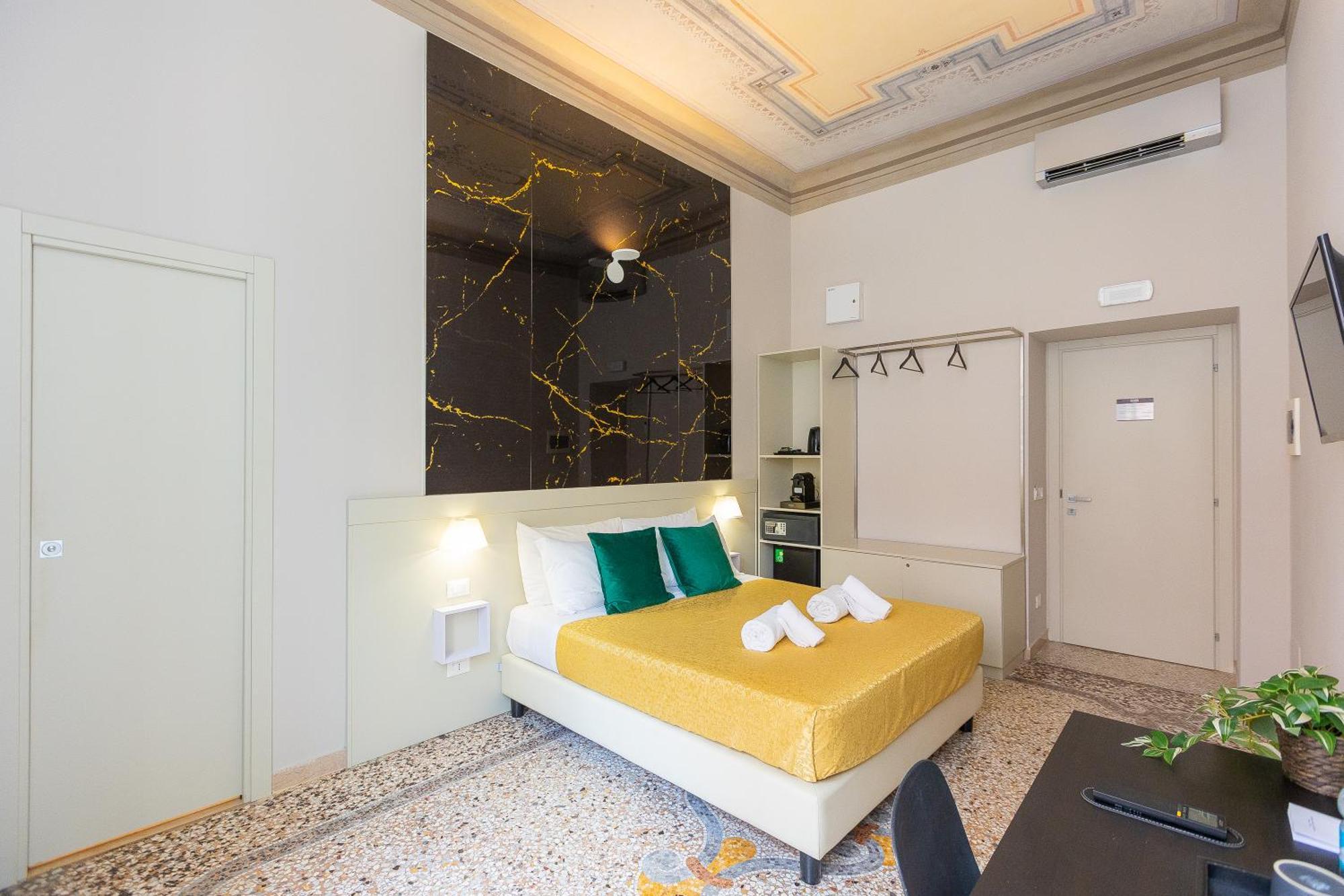 Iron Cityaus Termini Рим Экстерьер фото